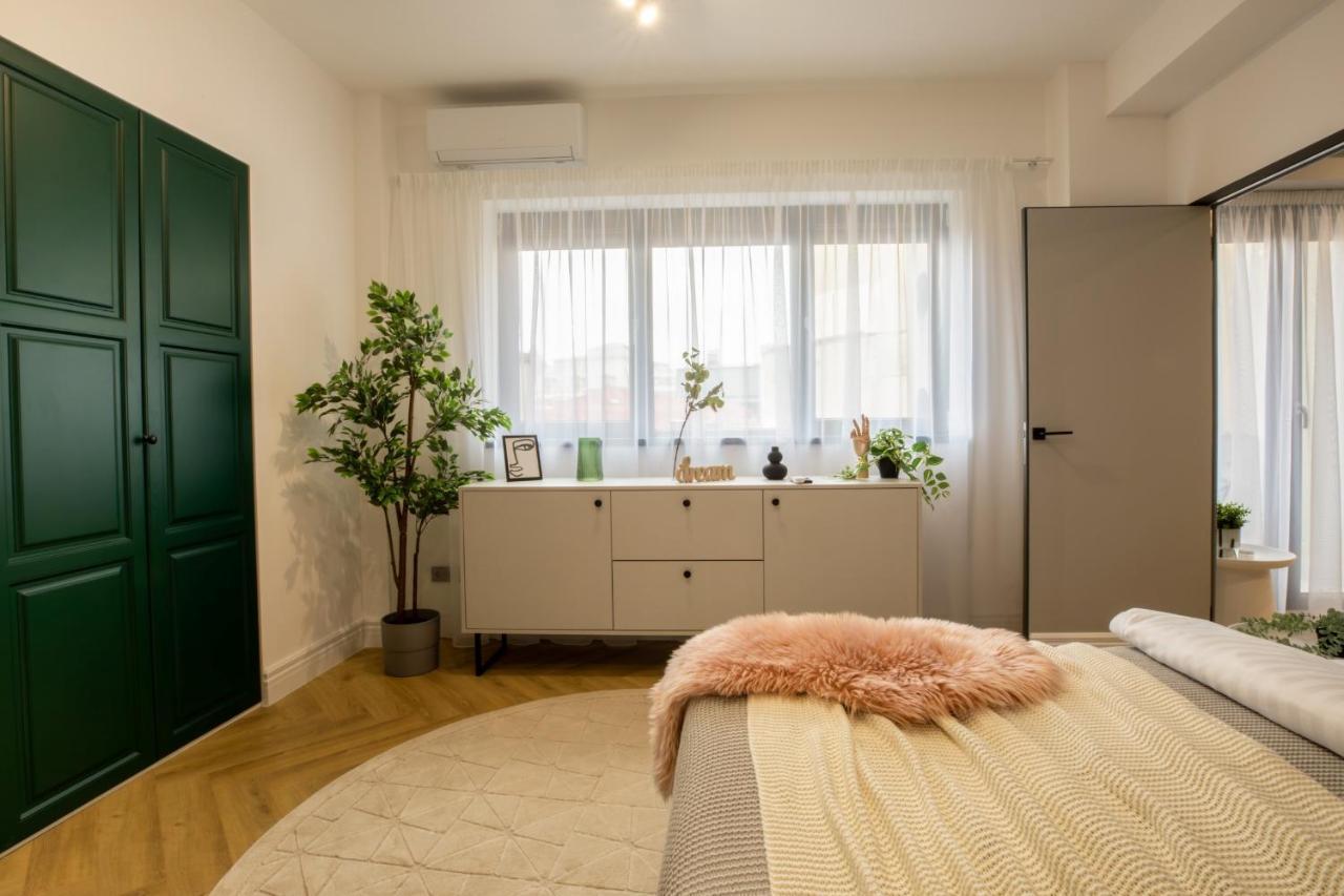 Old Town Emerald - Chic 1br With Balcony
