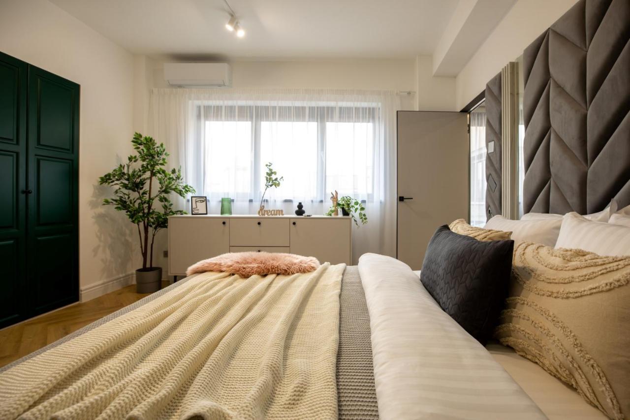 Apartament Old Town Emerald - Chic 1br With Balcony Bucureşti