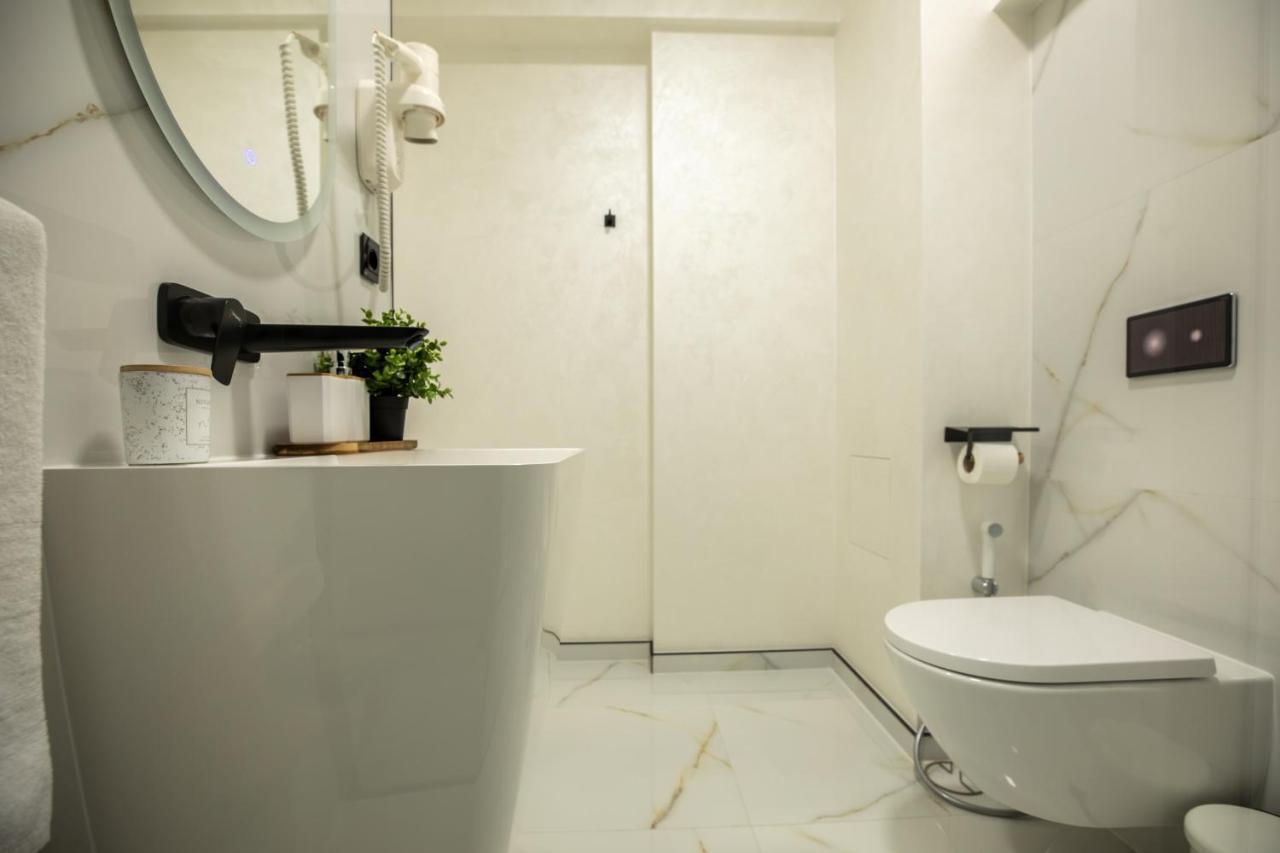 Apartament Old Town Emerald - Chic 1br With Balcony *