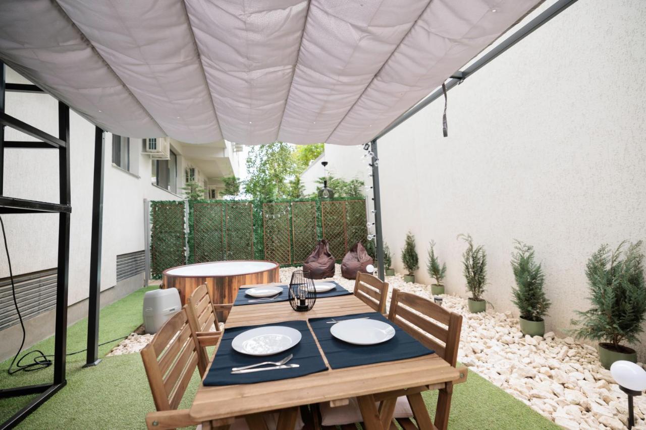 Downtown Hidden Garden With Jacuzzi In *