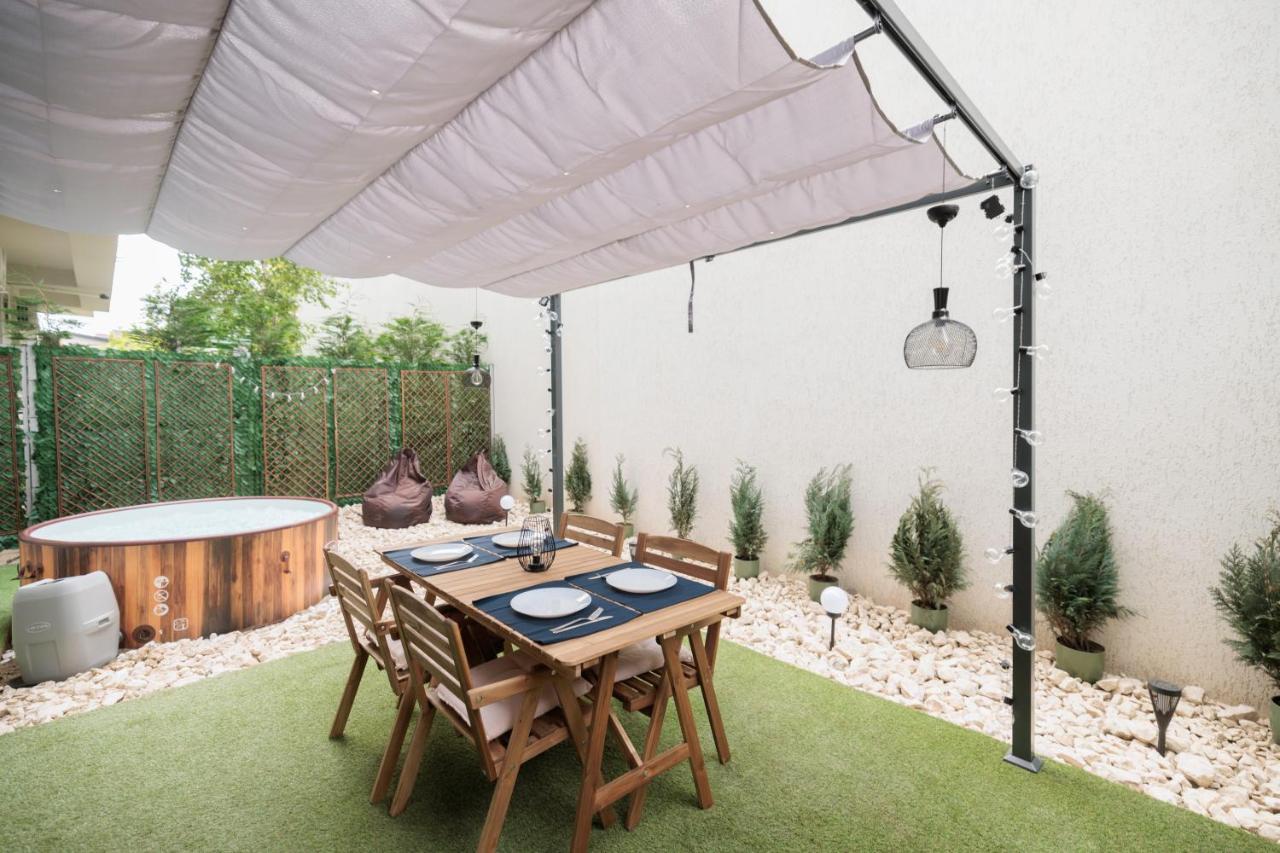 Apartment Downtown Hidden Garden With Jacuzzi In Bucharest