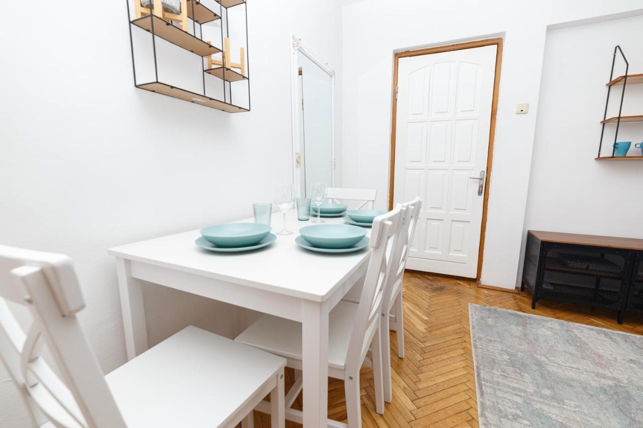 Color Ap Calea Victoriei 12c Apartment