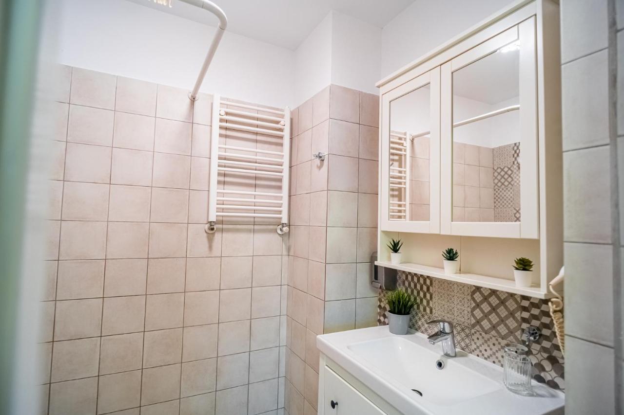 Apartament Heritage Hideaway - City's Architectural Splendor *