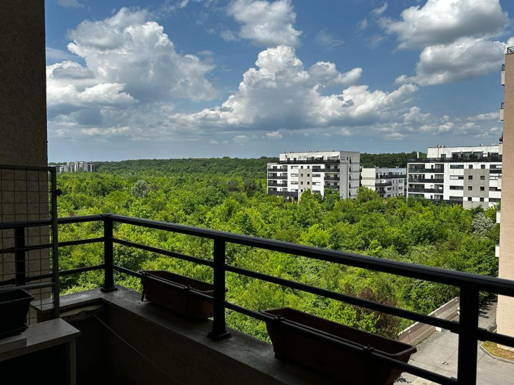 Peaceful With A Forest View Apartment