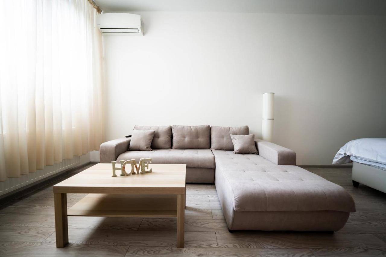 Feels Like Studio Apartment *