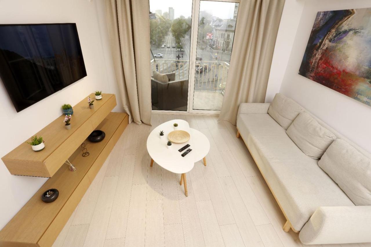2 Bedroom With Amazing View In Center *