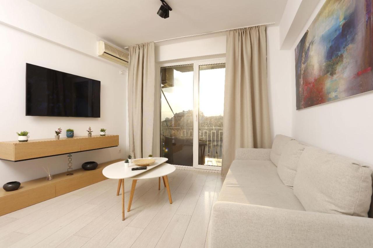 Apartment 2 Bedroom With Amazing View In Center *