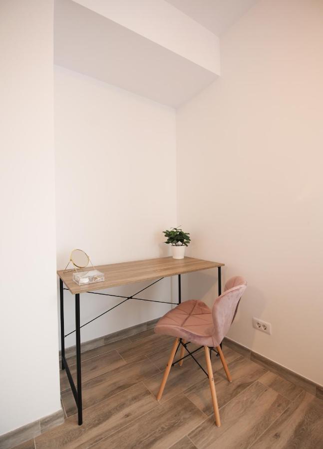 Apartament Vitan Oasis ---free Secured Private Parking---self Check-in-- Bucureşti