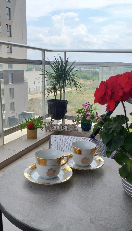Sunshine - New & Quiet 1br Apt, Business Area, Close To Airport, Highway A3, Subway * Bucureşti