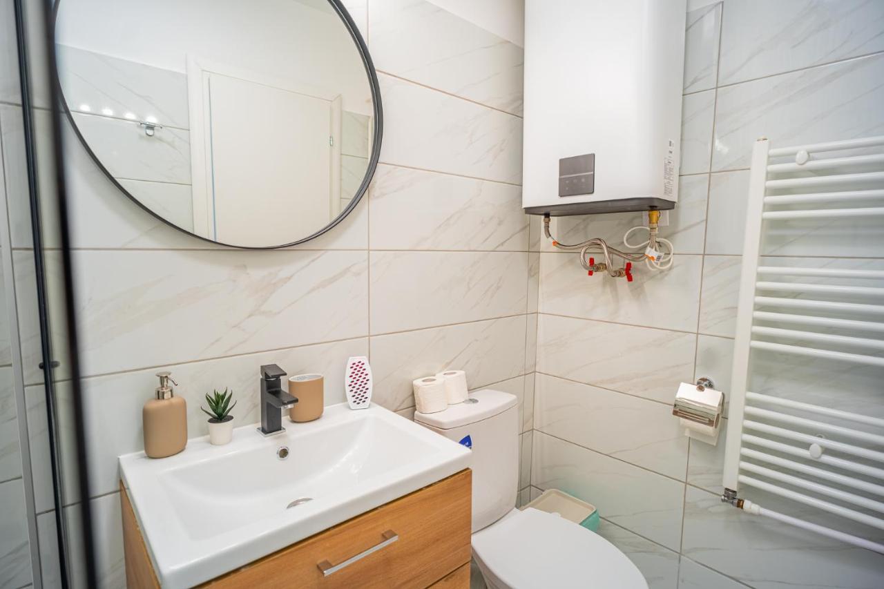 Refreshingly Chic: Newly Renovated 2br Apartment