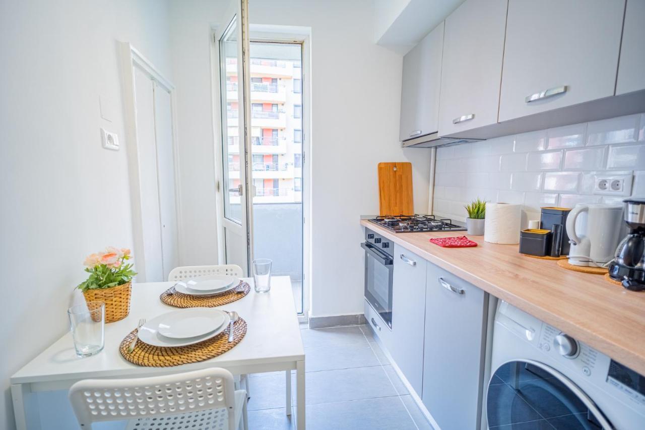 Refreshingly Chic: Newly Renovated 2br Apartment Bucharest
