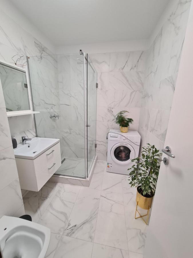 1 Apartament Bucureşti