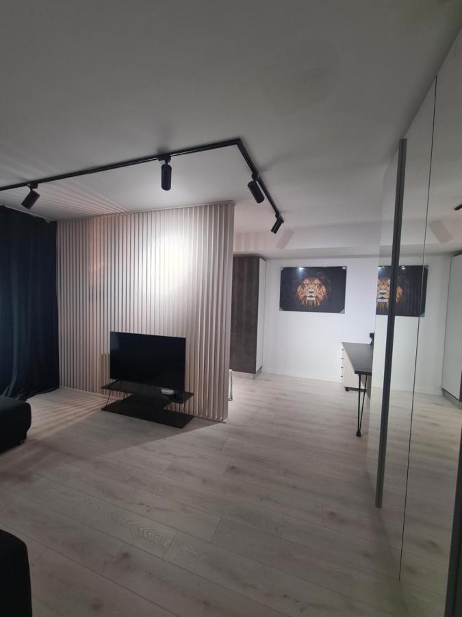 1 Apartament *