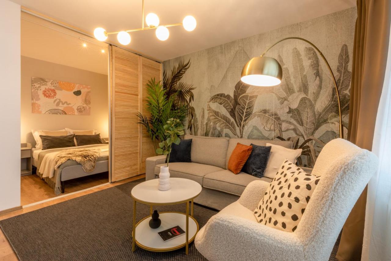 Apartment Urban Haven: 2br In Center