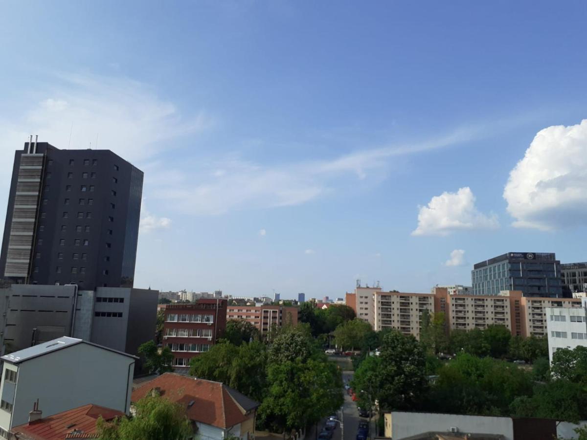 Stylish, Modern 2 Flat With River View, Near Presidential Palace