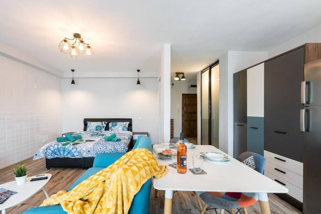 Apartment New Era Near Old Town