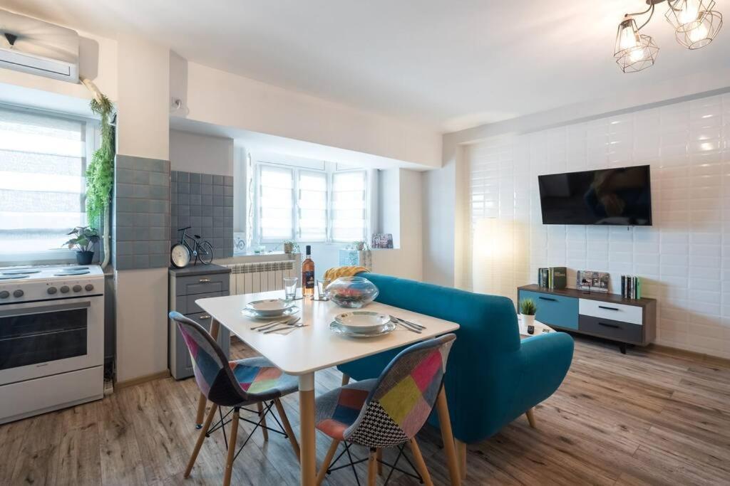 Apartment New Era Near Old Town
