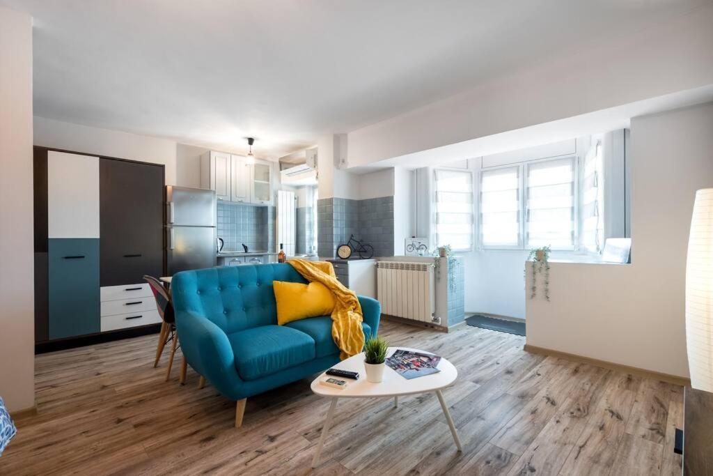 Apartment New Era Near Old Town *