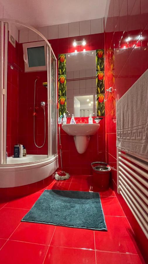 Mirror Chic. *