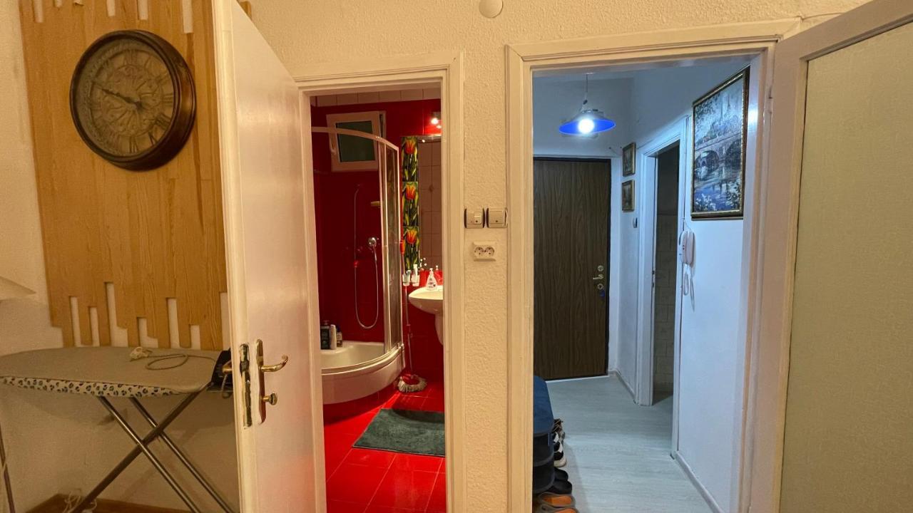 Mirror Chic. Apartment *
