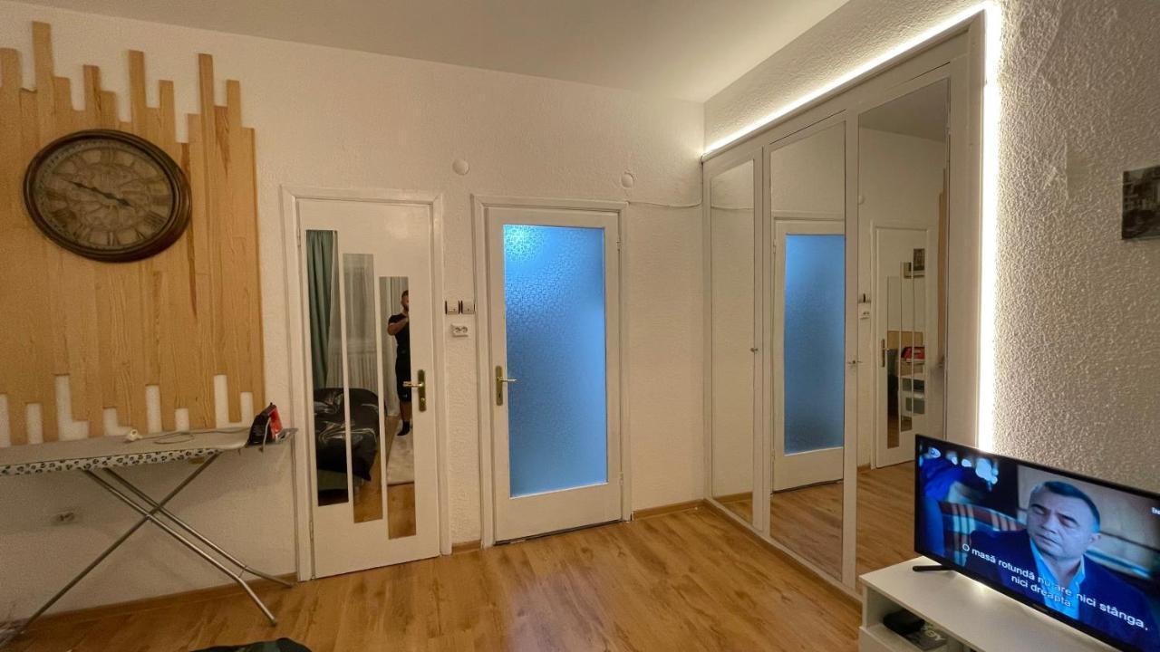 Apartment Mirror Chic. Bucharest
