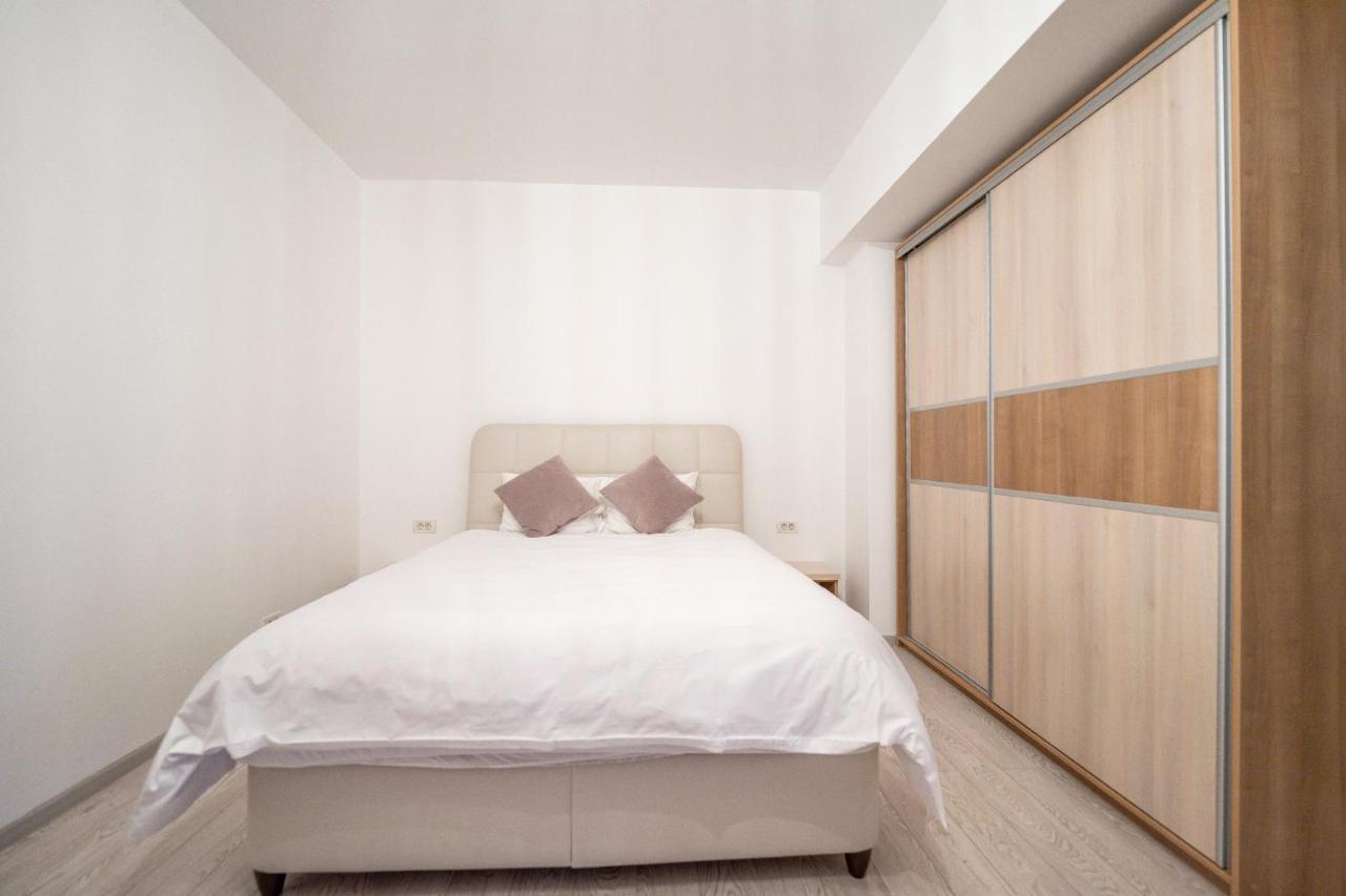 Feels Like Studio Apartment *