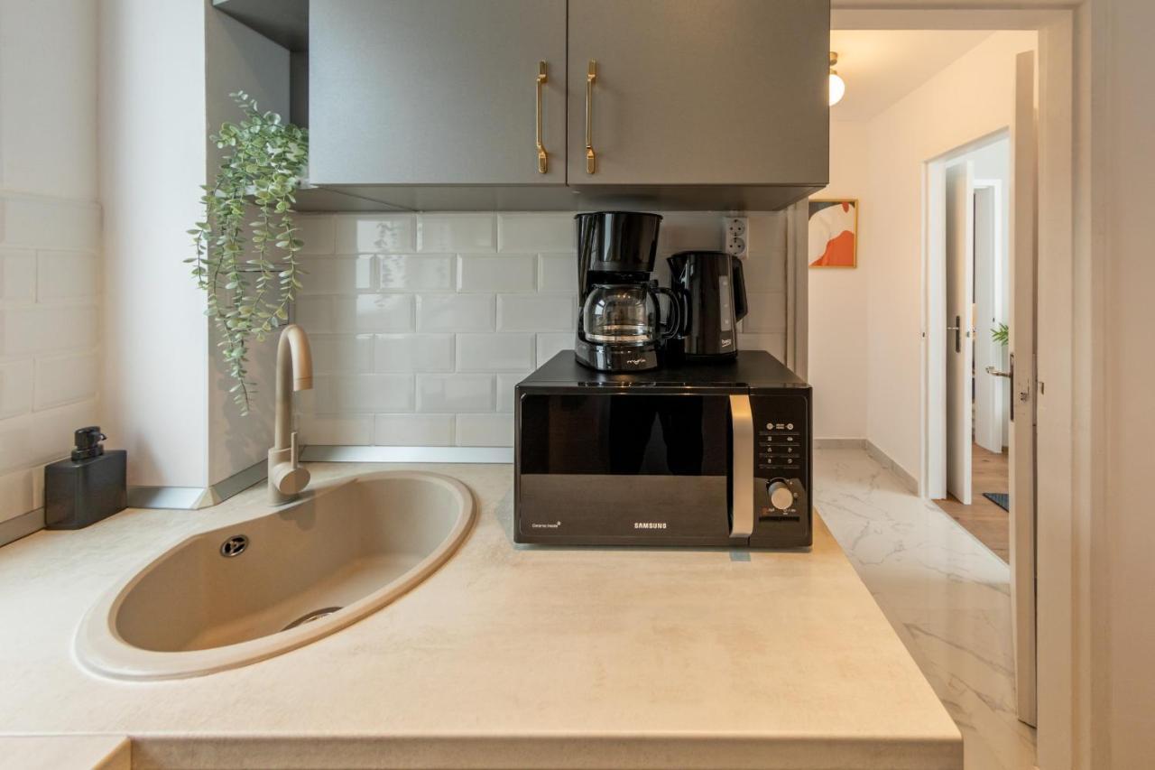 Urban Haven: 2br In Center