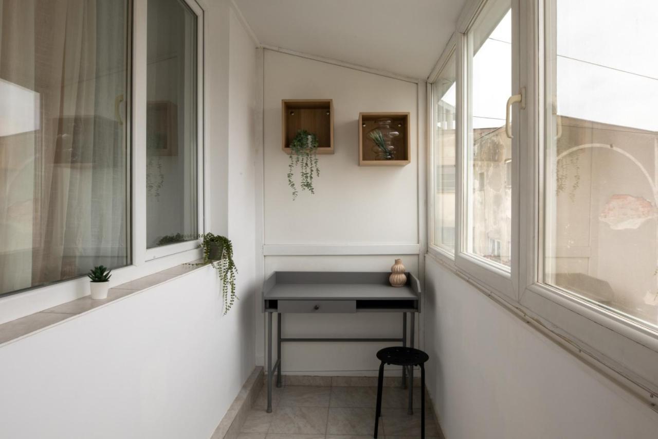 Urban Haven: 2br In Center