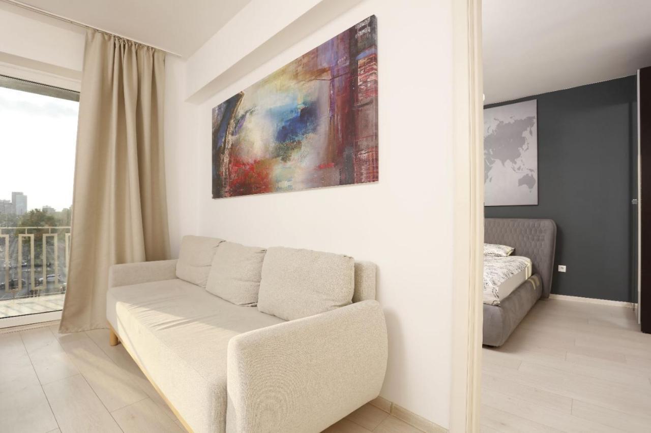 2 Bedroom With Amazing View In Center