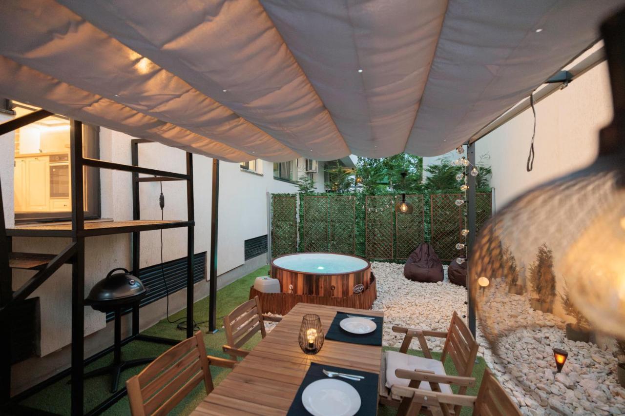 Downtown Hidden Garden With Jacuzzi In
