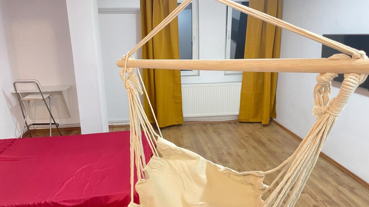 Bed & Breakfast Private At Ceausescu's Place In Old Unirii Square *
