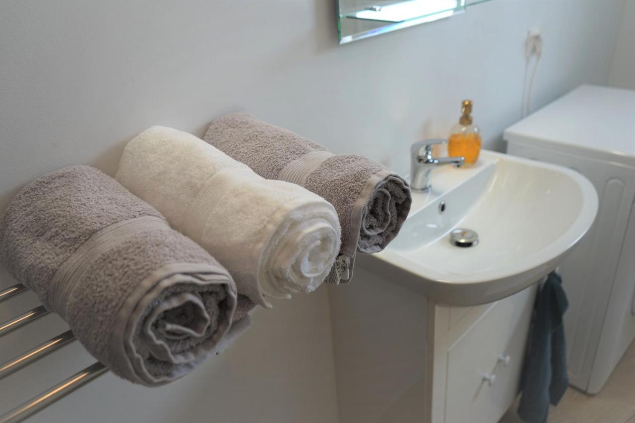 Full Service Super-central 3br & Balcony By Bucharent *
