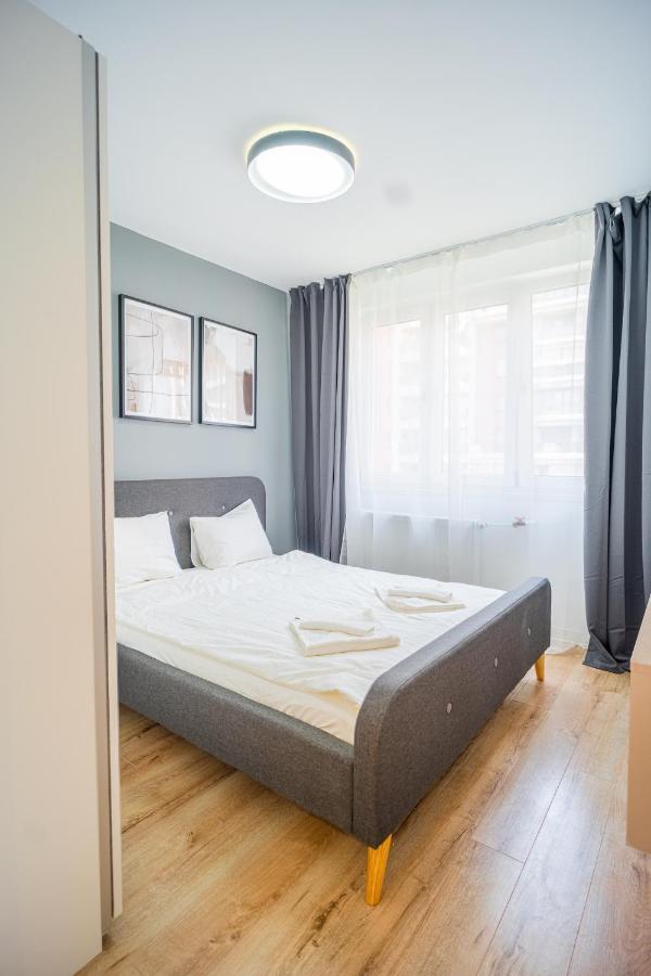 Refreshingly Chic: Newly Renovated 2br *