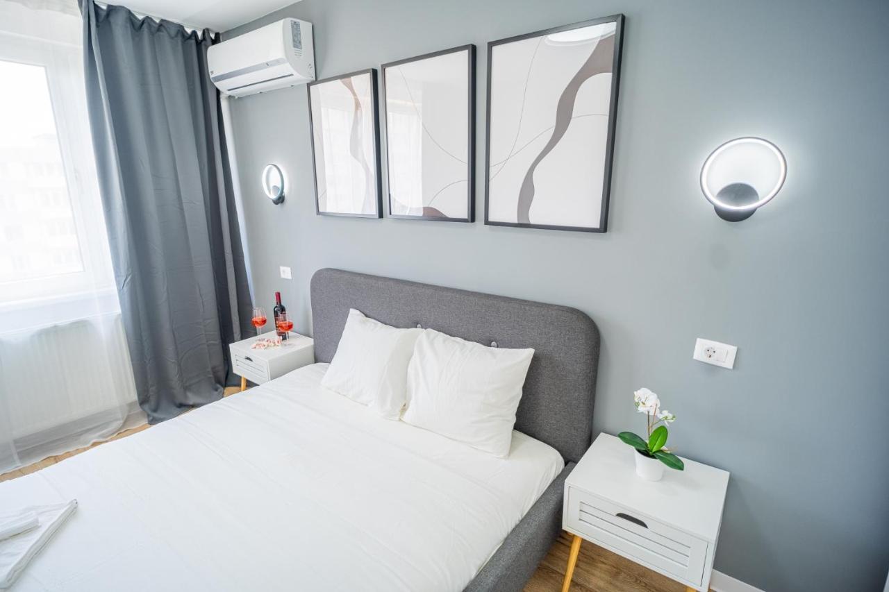Apartment Refreshingly Chic: Newly Renovated 2br