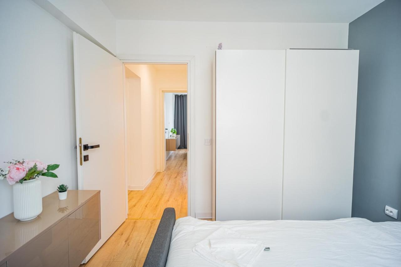 Refreshingly Chic: Newly Renovated 2br Apartment *