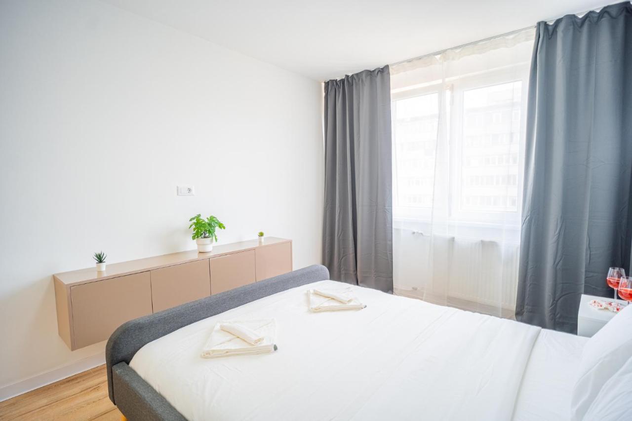 Apartment Refreshingly Chic: Newly Renovated 2br *