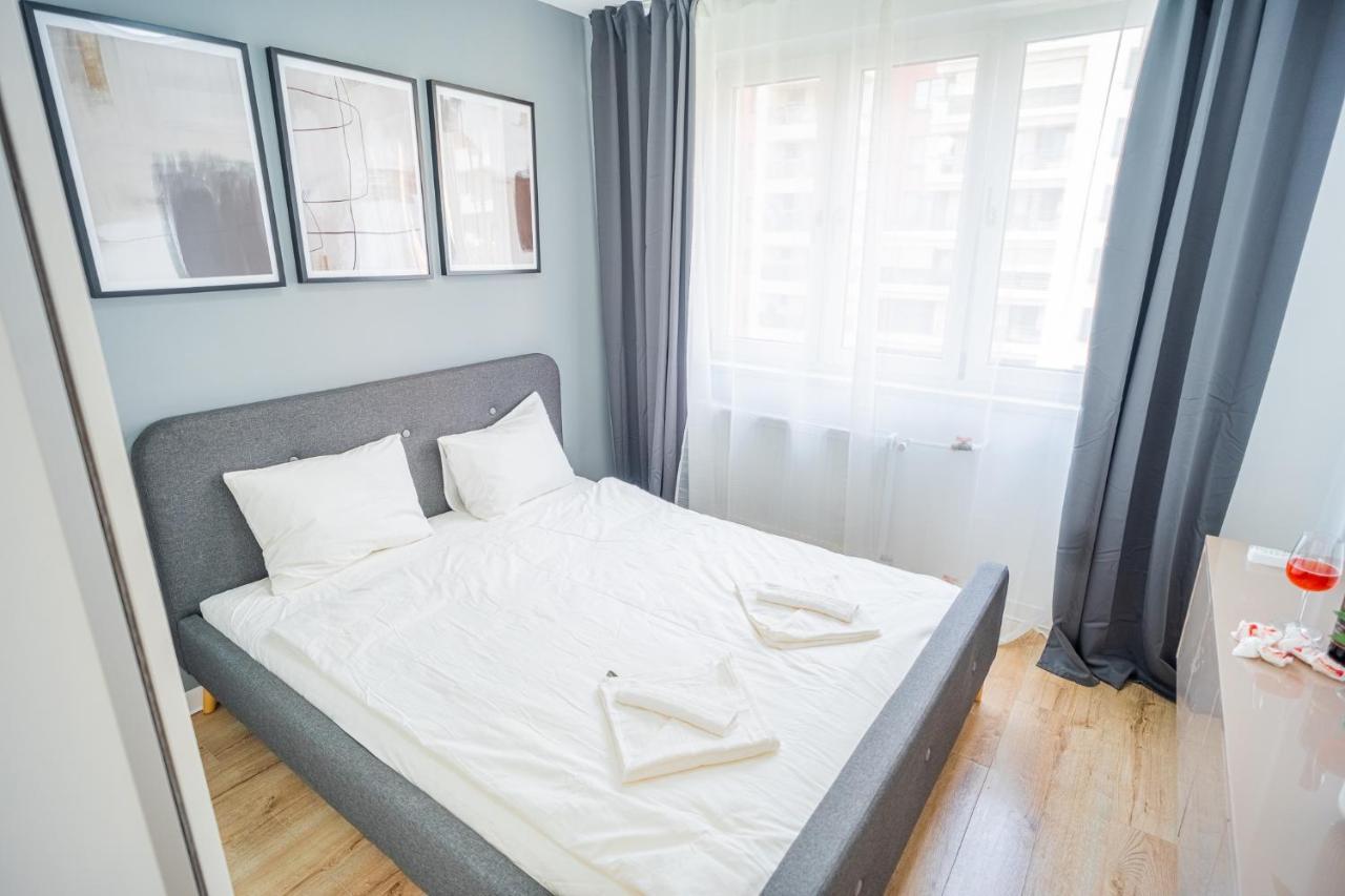 Refreshingly Chic: Newly Renovated 2br Apartment *