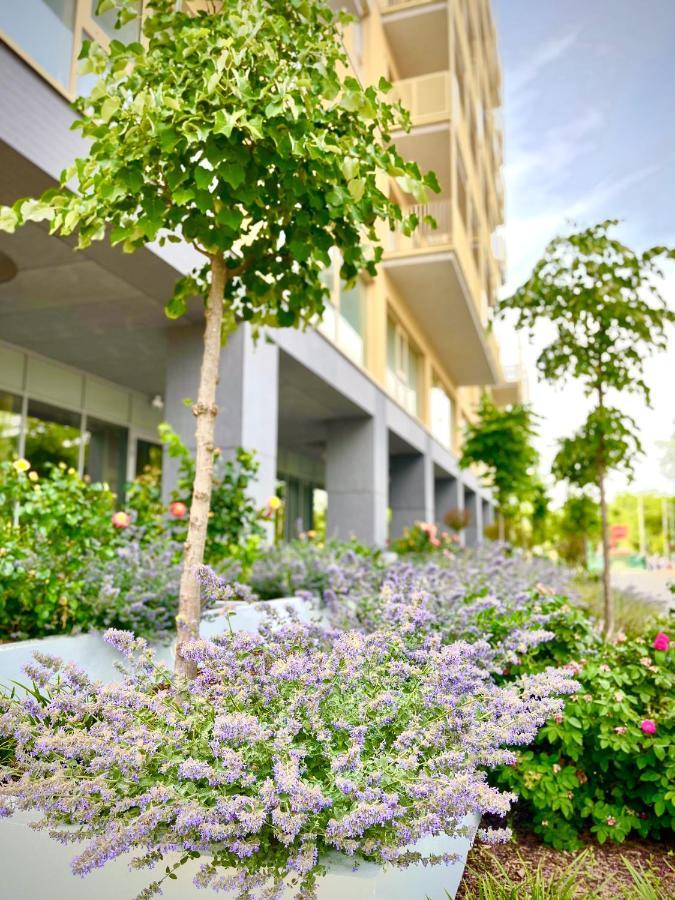 Exquisite - Two Bedroom Bucharest