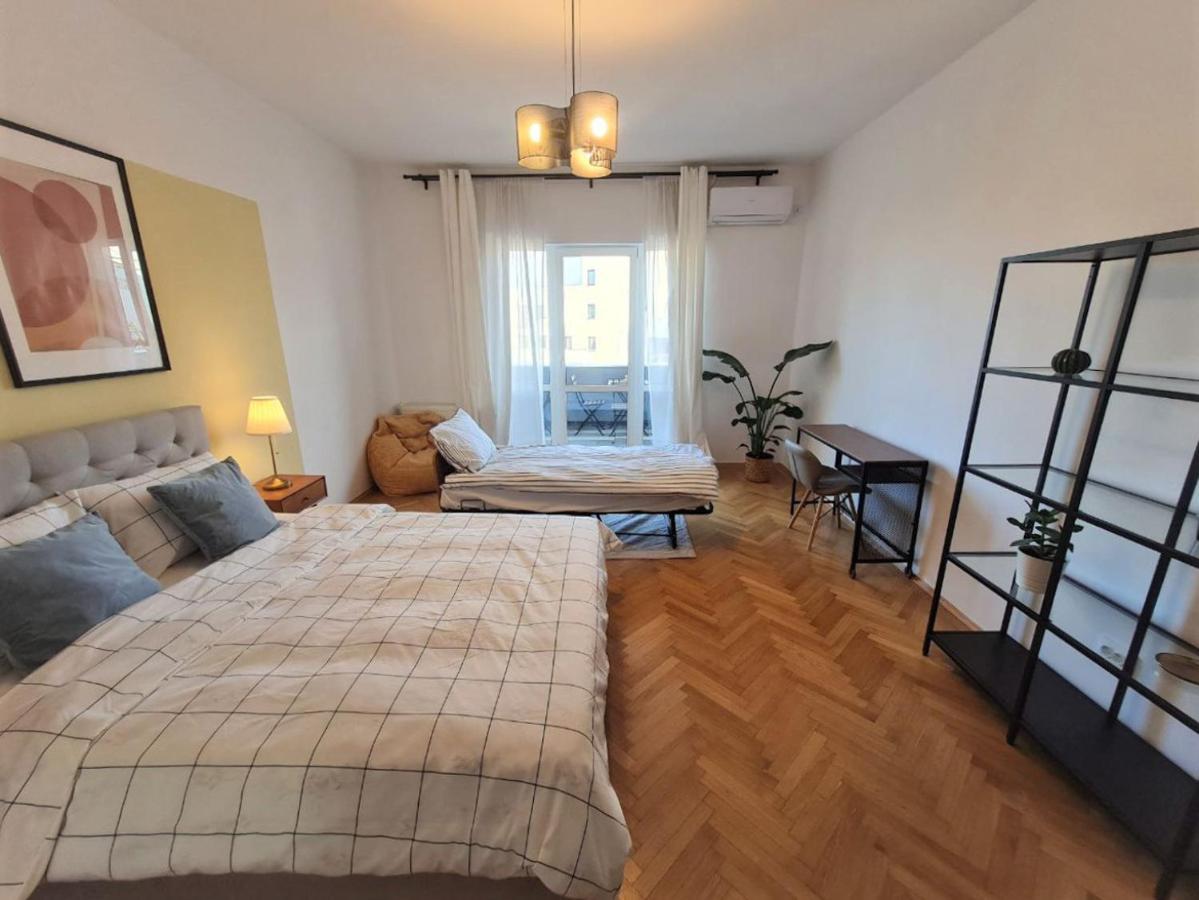 Full Service Super-central 3br & Balcony By Bucharent *