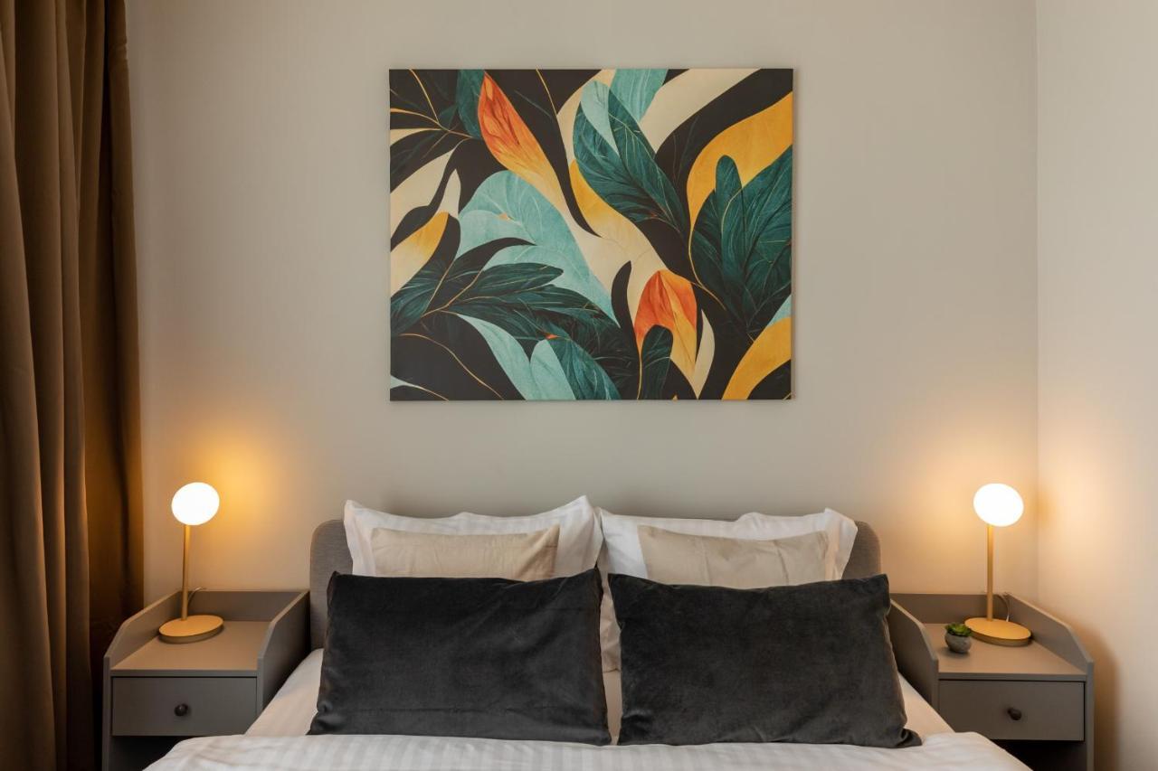 Urban Haven: 2br In Center Apartment Bucharest