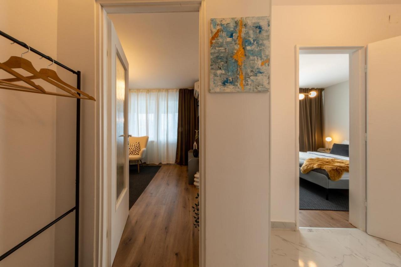 Urban Haven: 2br In Center