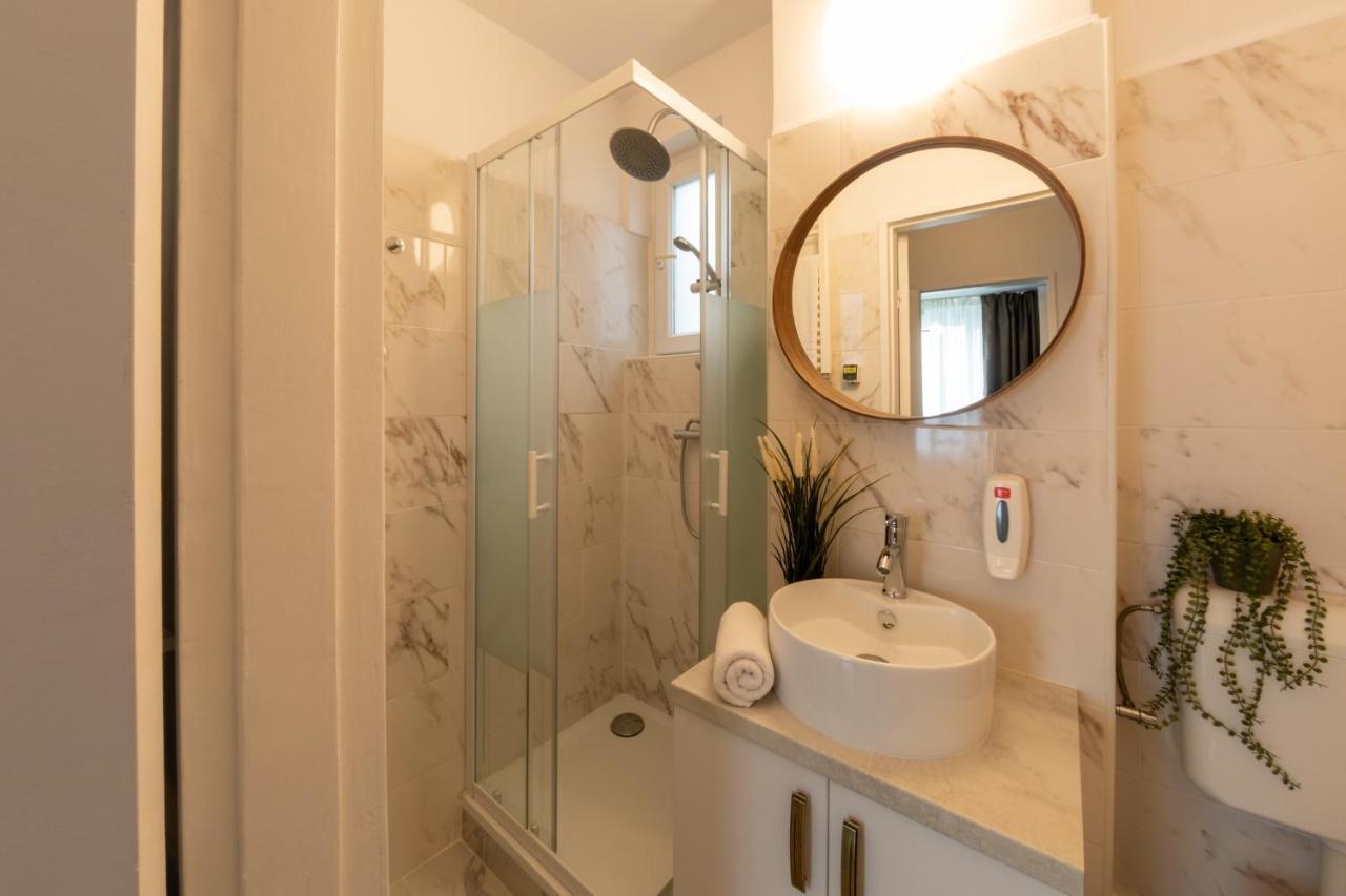 Urban Haven: 2br In Center Apartment
