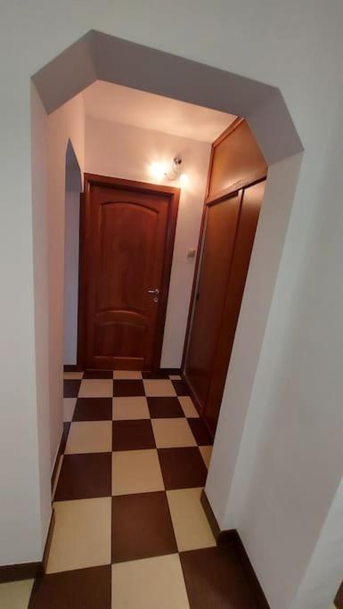 Cosy Close To Center With Parking Lot Apartament
