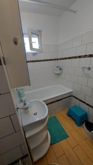 Cosy Close To Center With Parking Lot Apartamento