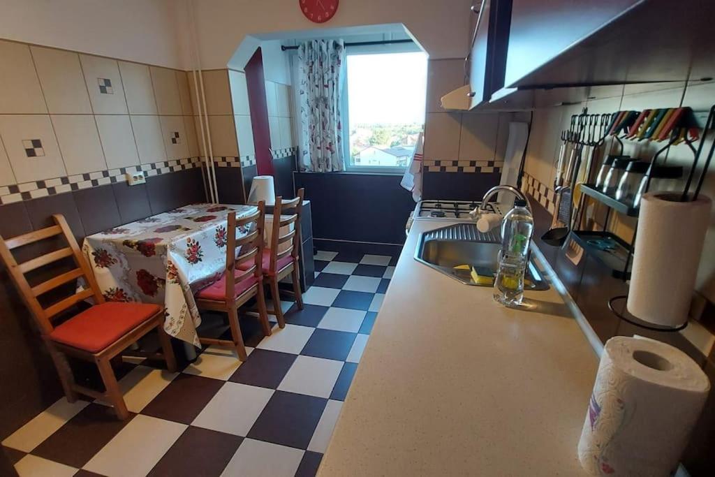 Apartamento Cosy Close To Center With Parking Lot Bucareste