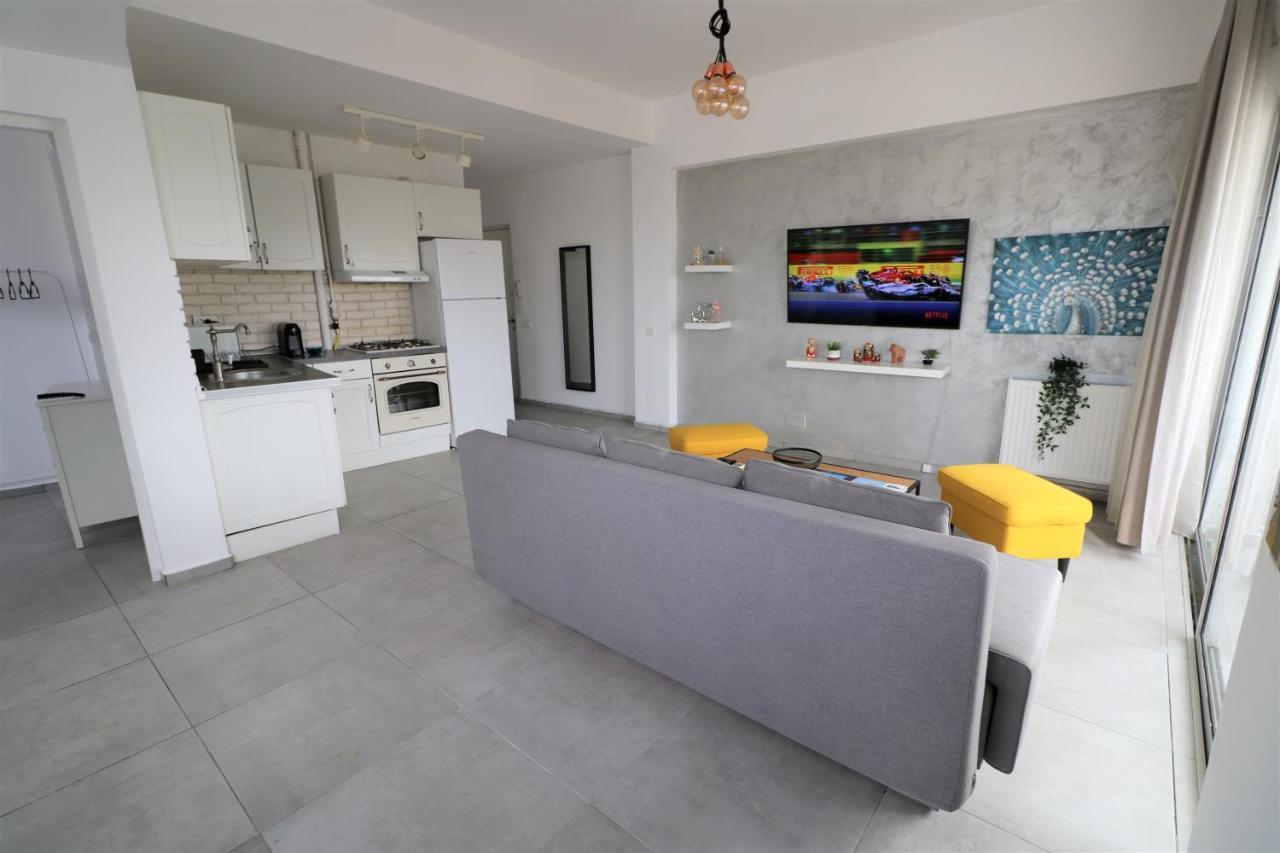 Serenity Heights Apartment: A Panoramic Haven Near Old Town - Free Minibar * Bucharest