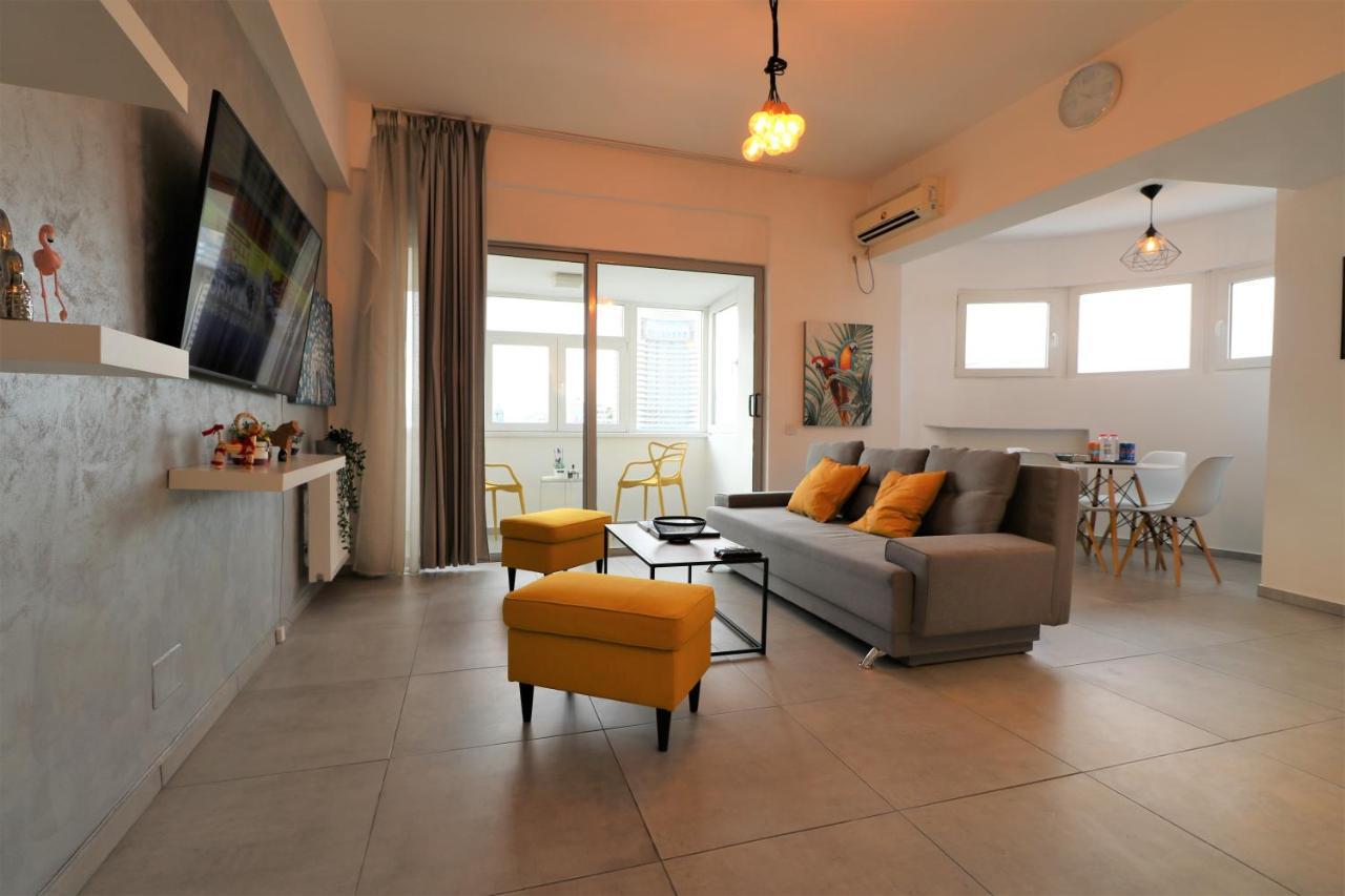 Serenity Heights Apartment: A Panoramic Haven Near Old Town - Free Minibar Apartment *
