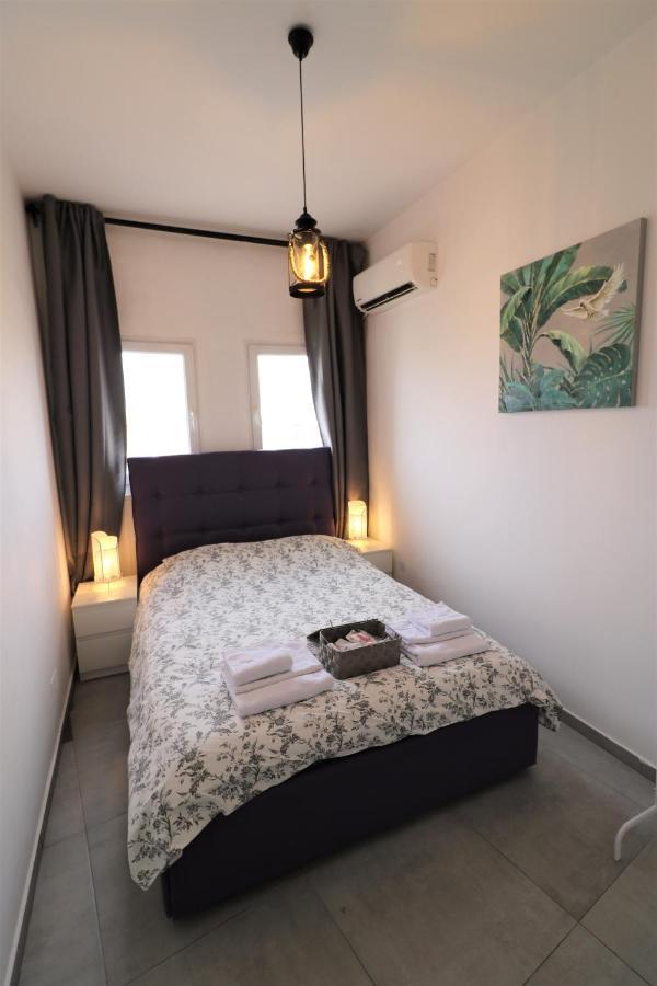 Serenity Heights Apartment: A Panoramic Haven Near Old Town - Free Minibar *