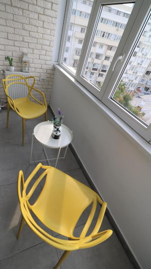 Serenity Heights Apartment: A Panoramic Haven Near Old Town - Free Minibar Bucharest