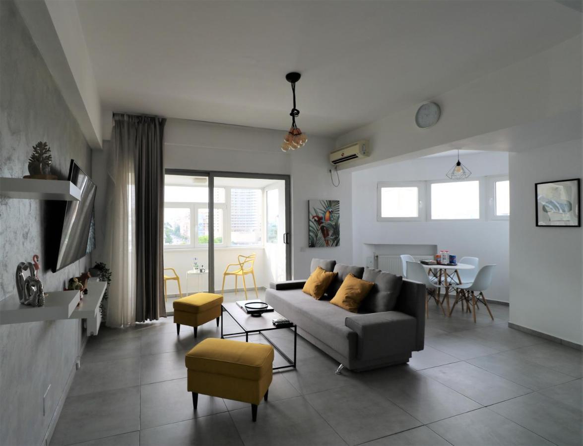 Serenity Heights Apartment: A Panoramic Haven Near Old Town - Free Minibar Apartment Bucharest